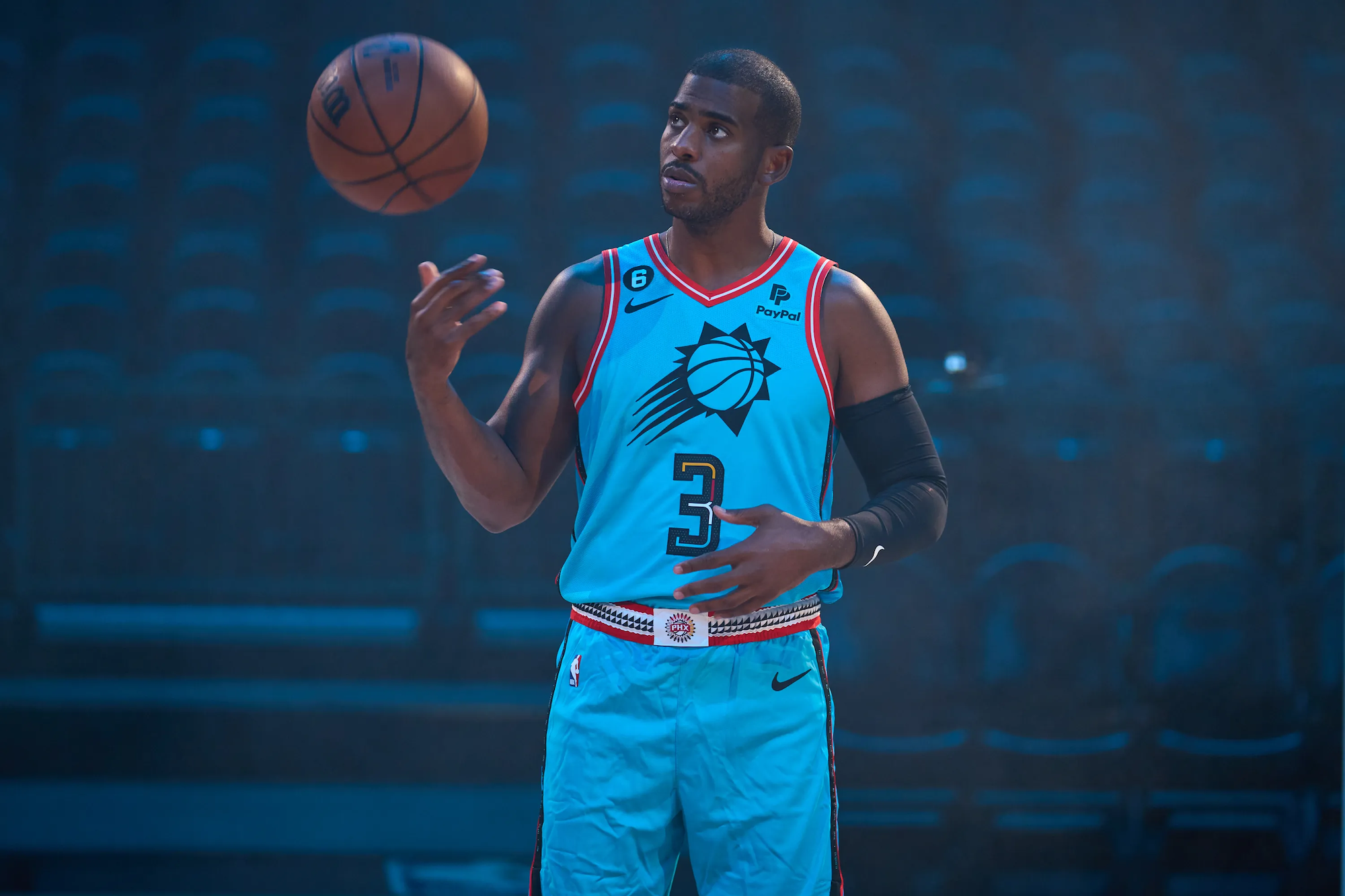 f076d4a4-3e47-4245-8628-35e2f5676073-Suns_New_Jerseys_020